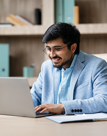 man_with_computer